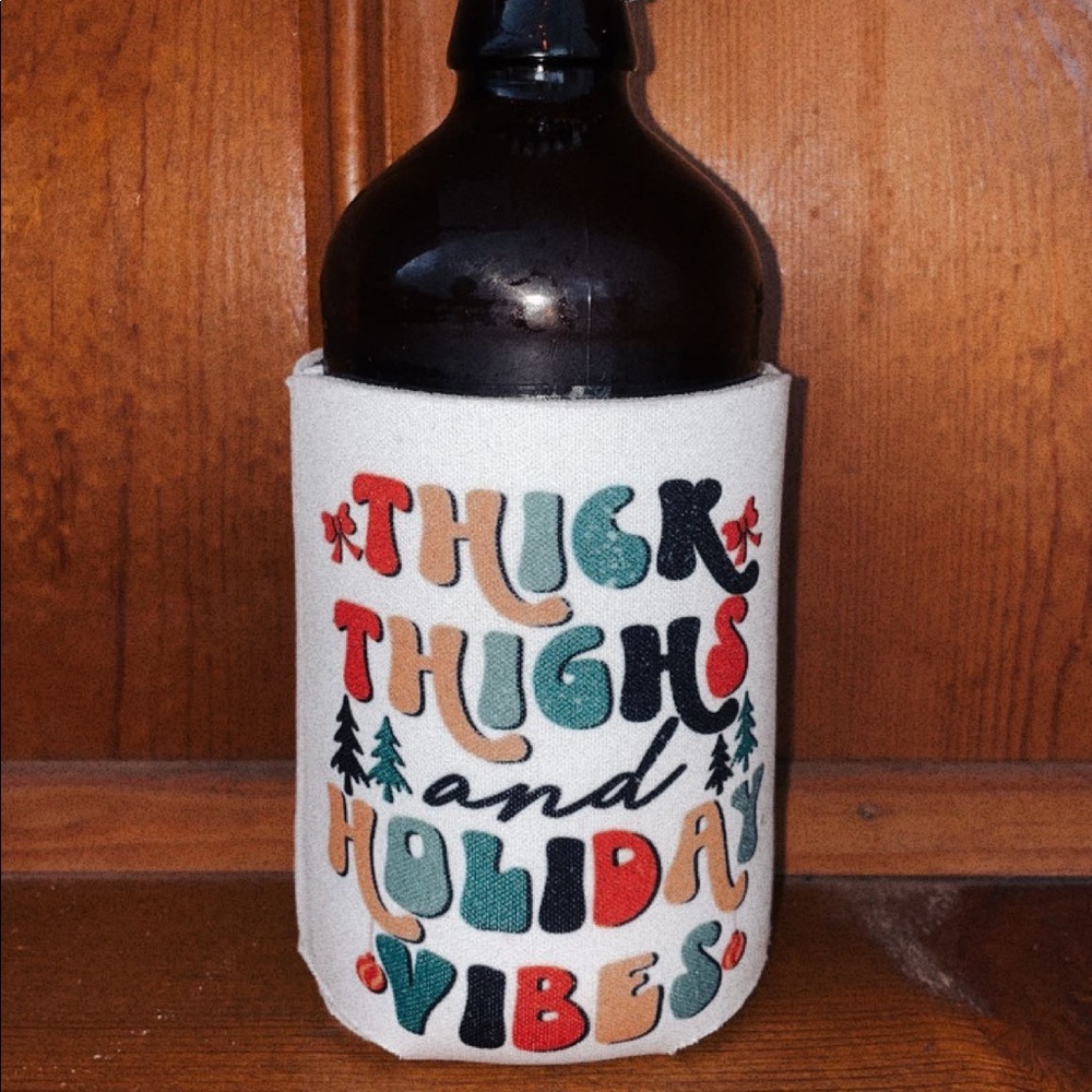Holiday vibes can koozie